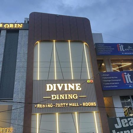 Divine Hotel Karnāl Exteriér fotografie