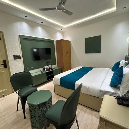Divine Hotel Karnāl Exteriér fotografie