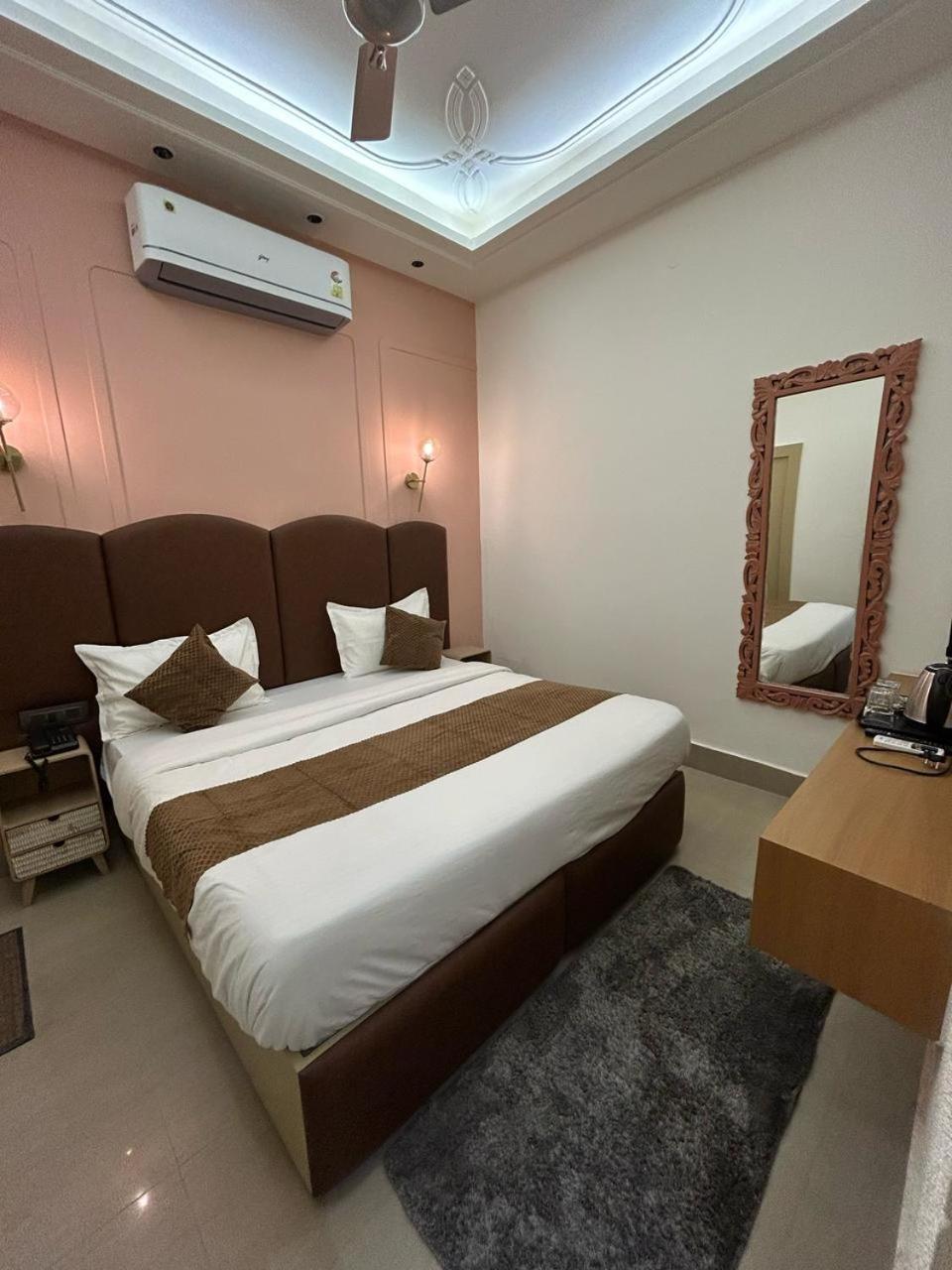 Divine Hotel Karnāl Exteriér fotografie