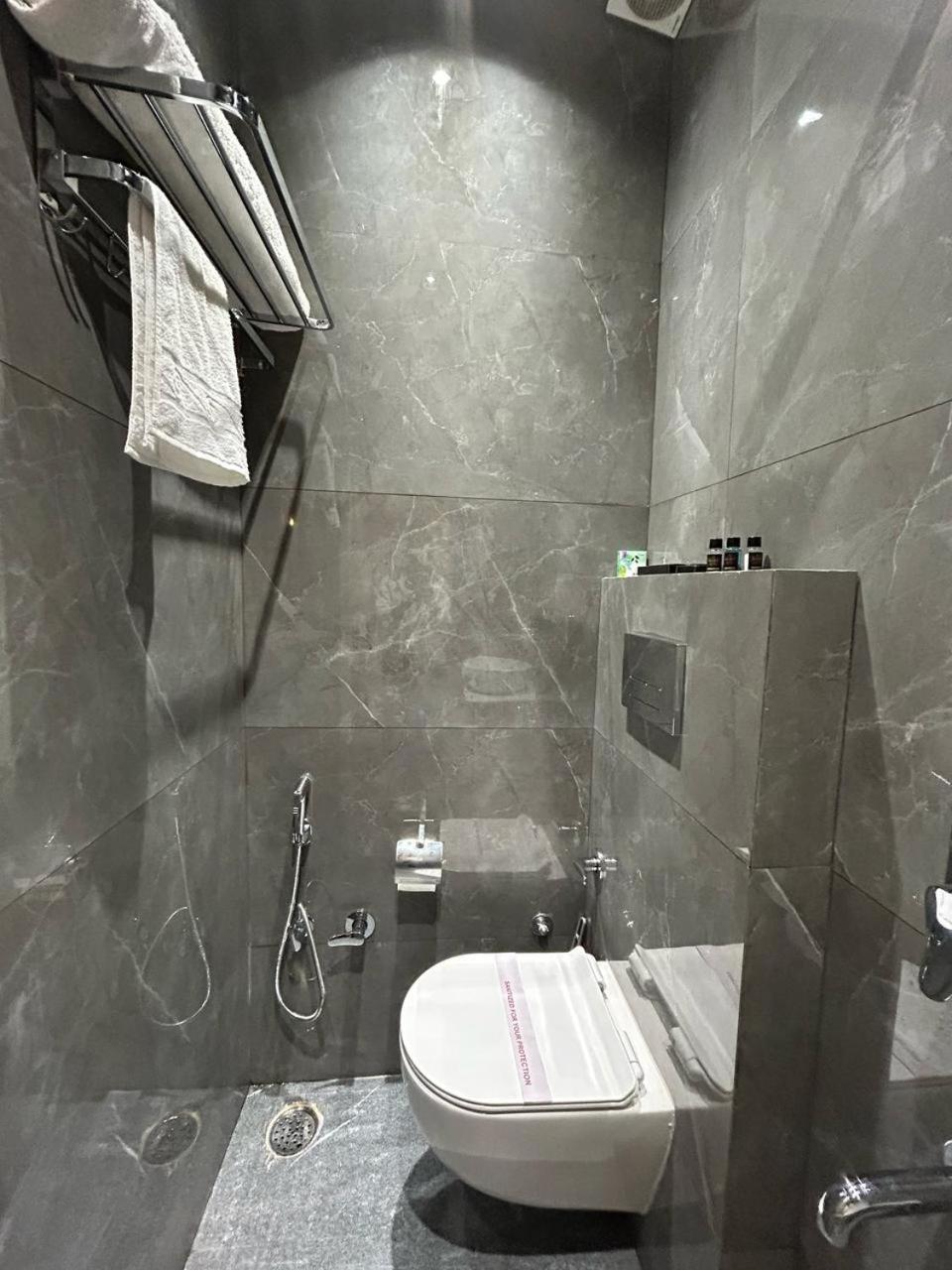 Divine Hotel Karnāl Exteriér fotografie