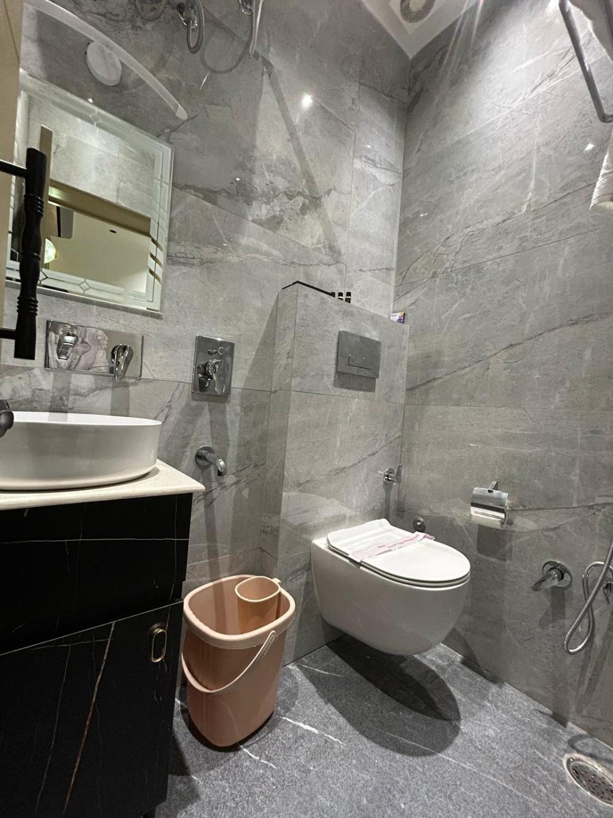 Divine Hotel Karnāl Exteriér fotografie