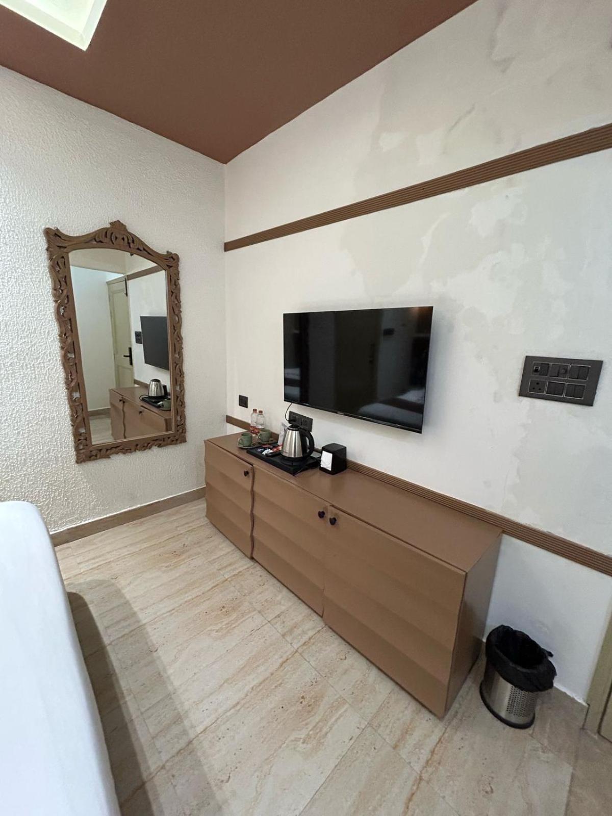 Divine Hotel Karnāl Exteriér fotografie