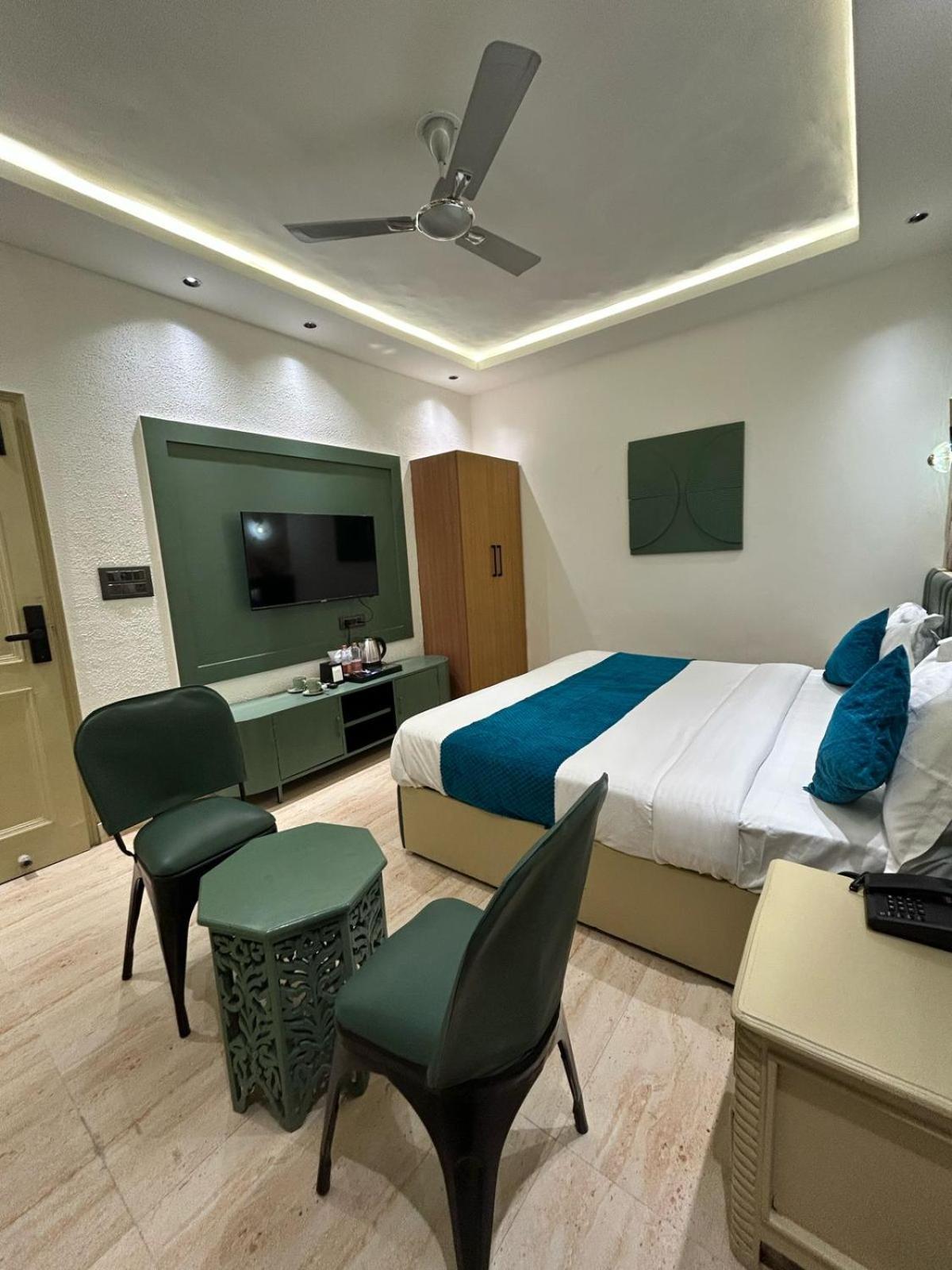 Divine Hotel Karnāl Exteriér fotografie