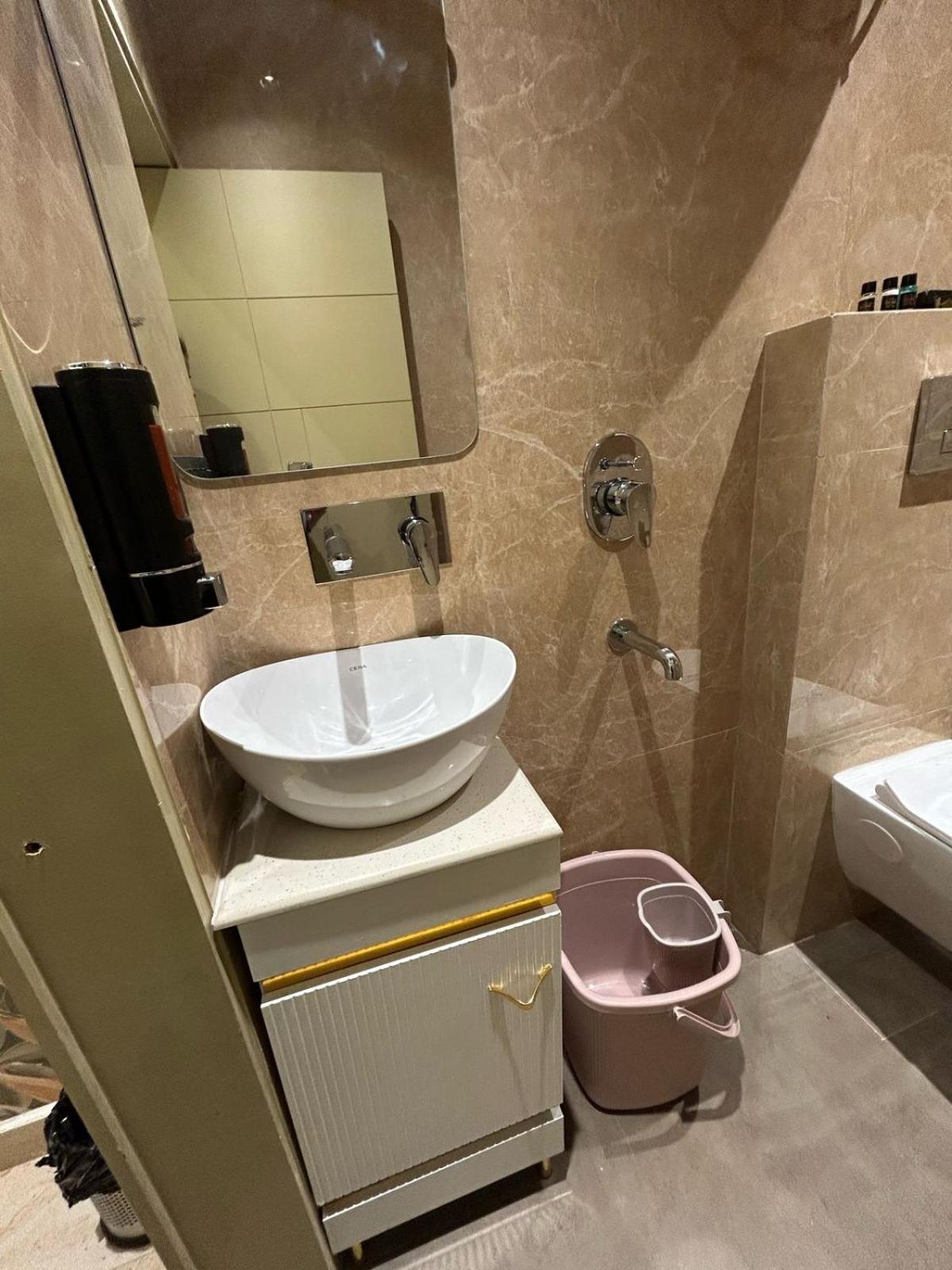 Divine Hotel Karnāl Exteriér fotografie