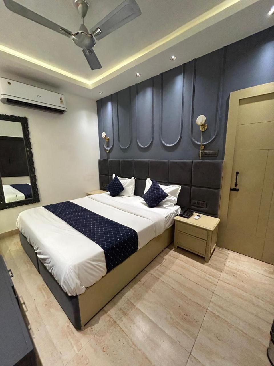 Divine Hotel Karnāl Exteriér fotografie