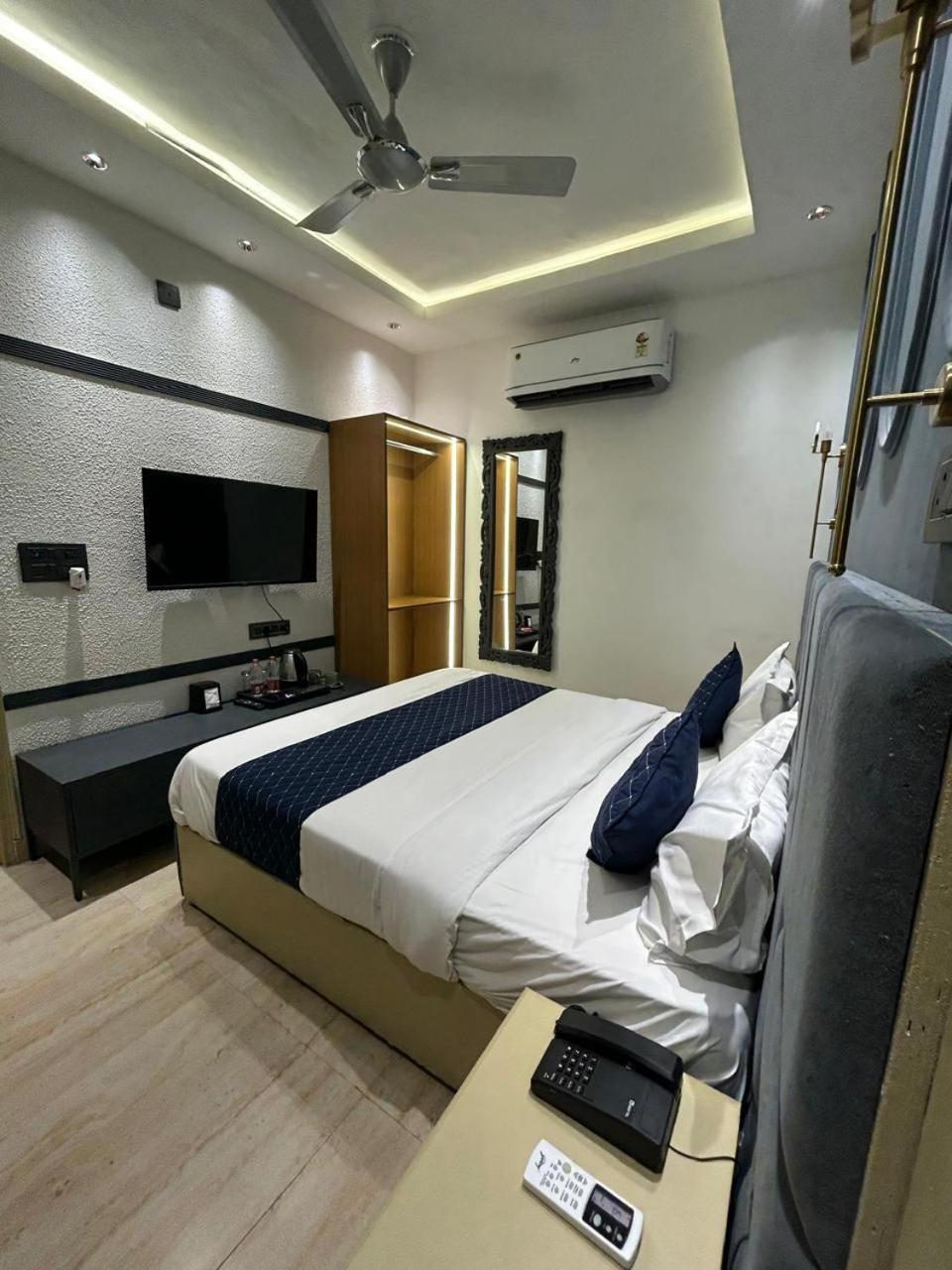 Divine Hotel Karnāl Exteriér fotografie