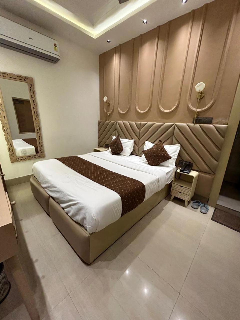 Divine Hotel Karnāl Exteriér fotografie